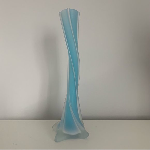 VINTAGE | Twisted Light Blue Glass Vase - Picture 1 of 6